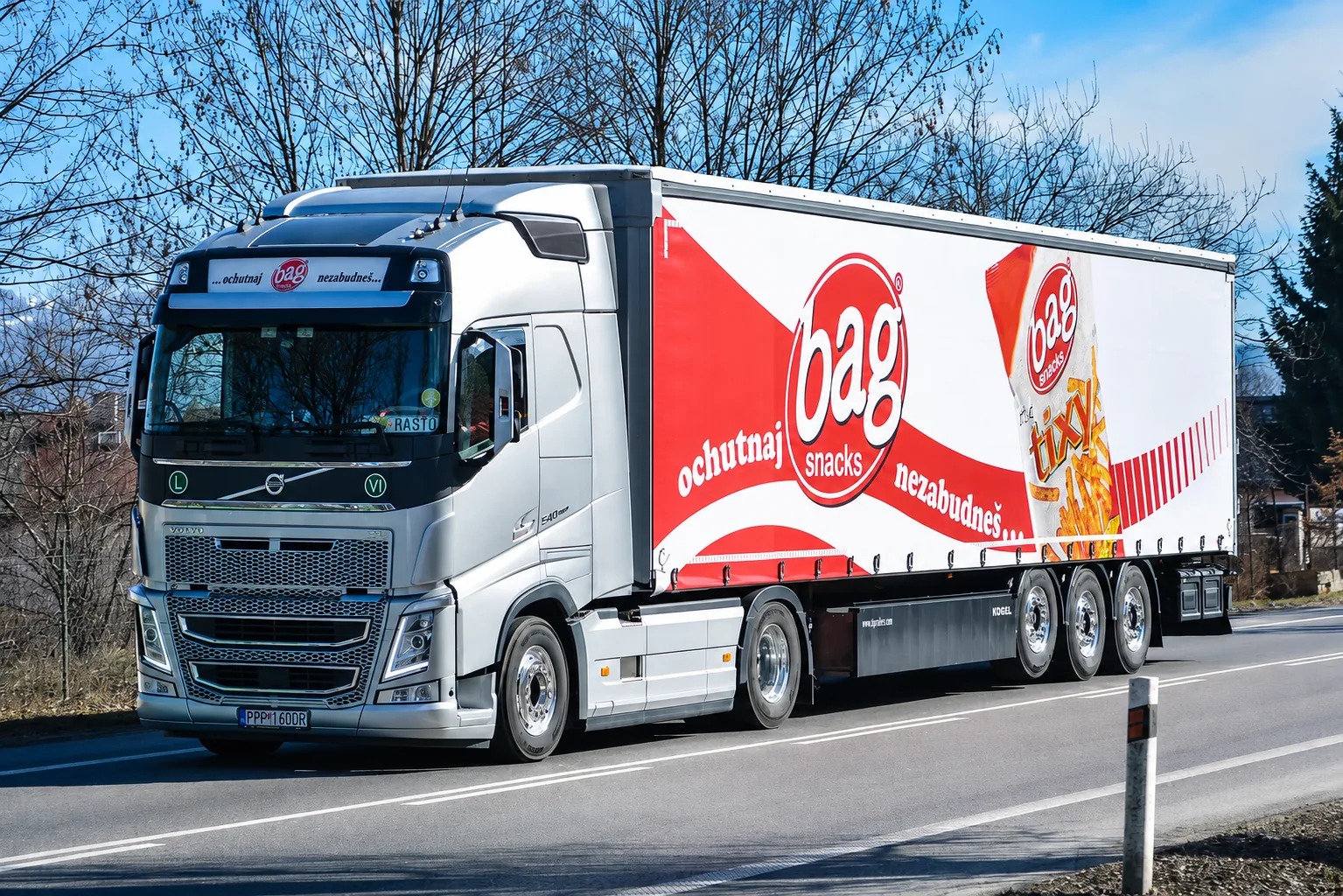 Návesová súprava BOOM SNACKS na ceste